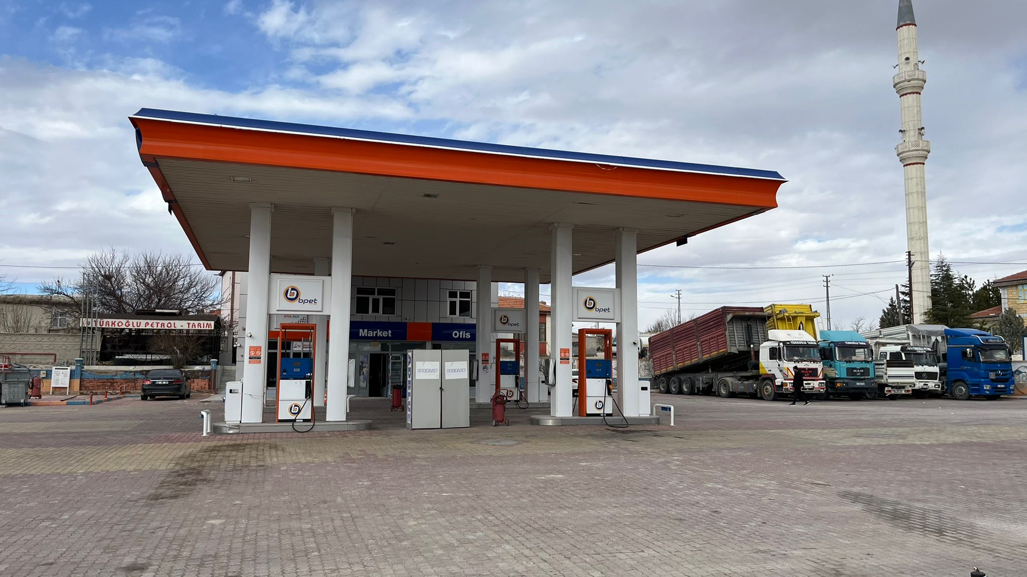 Türkoğlu Petrol Tarım Bpet İstasyonu ve Nakliye Araçları - Karapınar